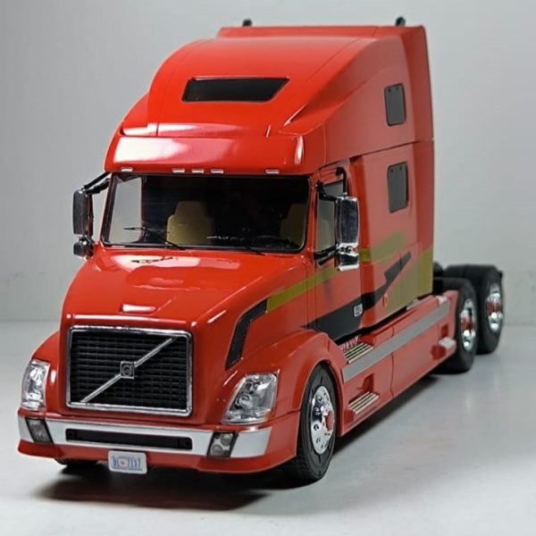 Volvo VNL 1/43
